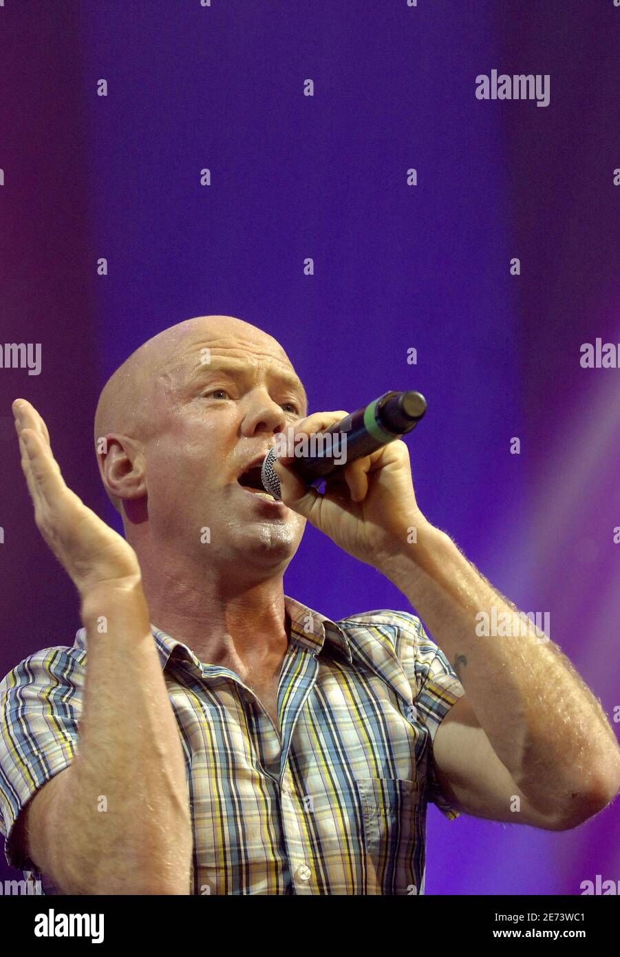 Jimmy Sommerville tritt im Le Zenith während der RFM Party 80, in Paris, Frankreich, am 15. März 2007 auf. Foto von Giancarlo Gorassini/ABACAPRESS.COM Stockfoto