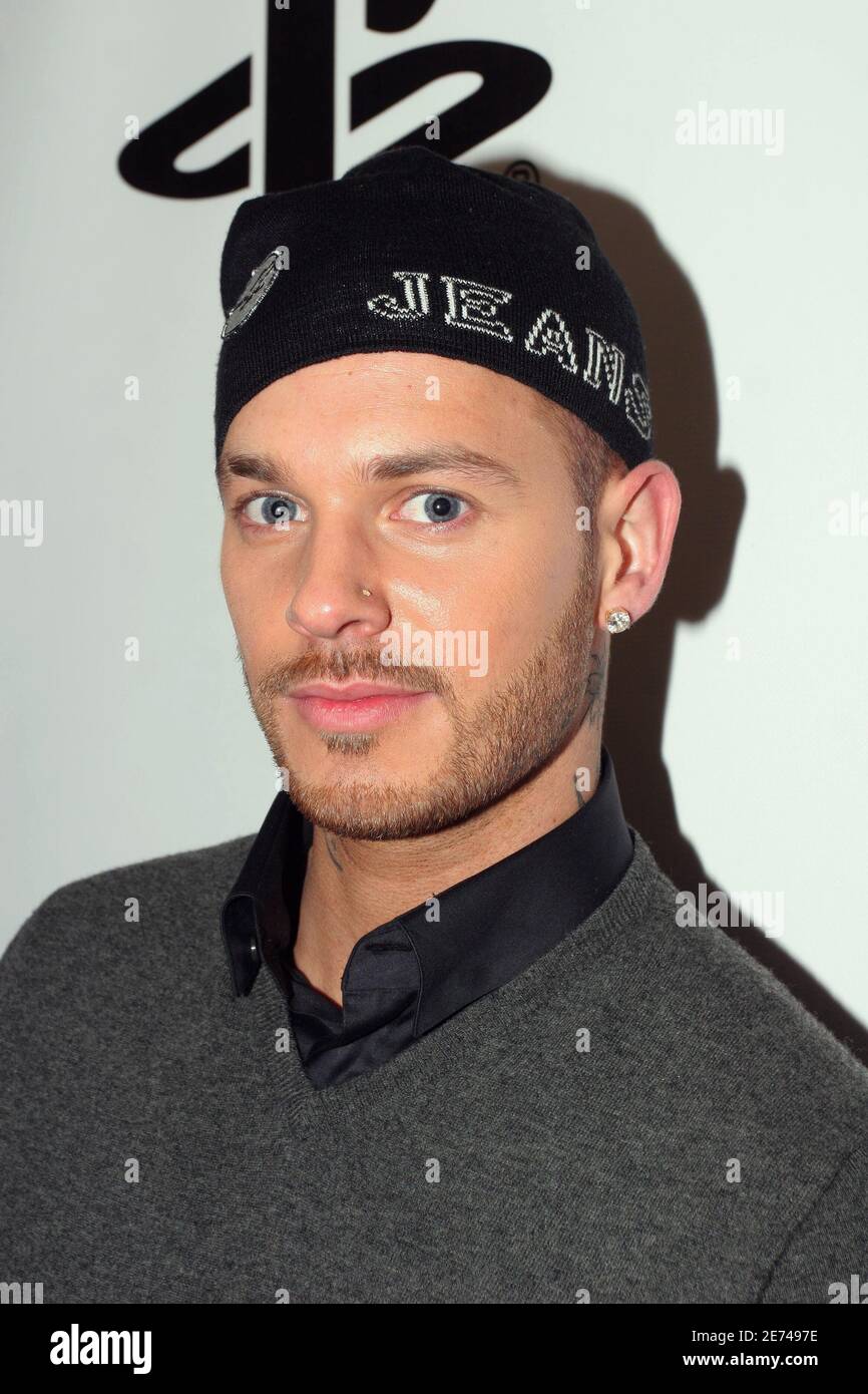 Der französische Sänger Matt Pokora nimmt am 22. März 2007 an der Launch Party von Sonys neuem PlayStation 3 Teil, die von „La FNAC“ in der Nähe des „Effel Tower“ in Paris veranstaltet wird. Sony hat um Mitternacht seine neue Spielkonsole eingeführt, mit der Filme auf DVD „Blue Ray“, Musik und Spiele in ganz Europa abgespielt werden können. Foto von Benoit Pinguet/ABACAPRESS.COM Stockfoto
