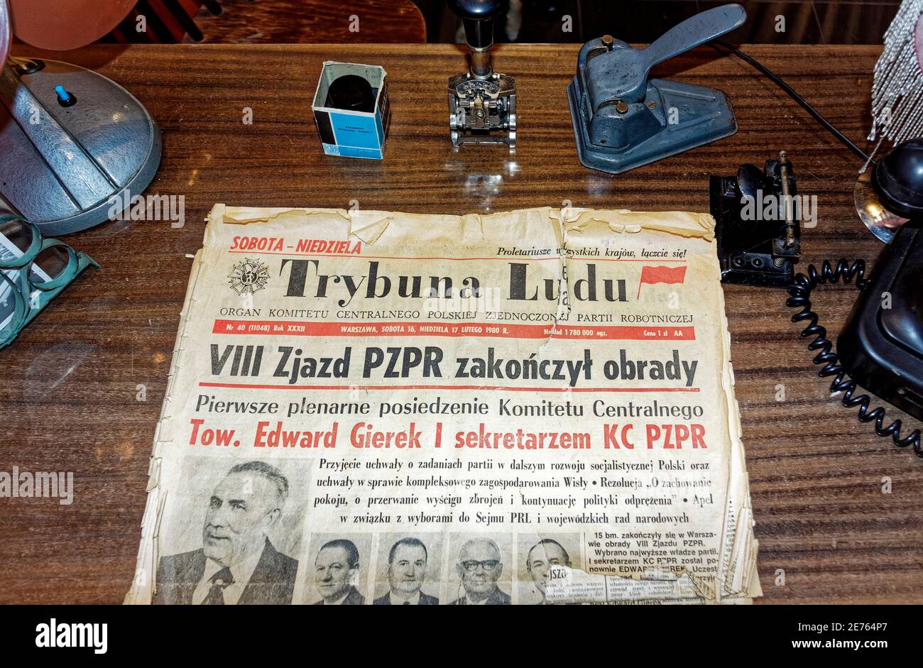 Warschau, Polen - 14. Januar 2021. Trybuna Ludu Zeitung von 1980 Schlagzeile mit der Aufschrift: "Genosse Edward Gierek zum ersten Sekretär der Polnischen Uni gewählt Stockfoto