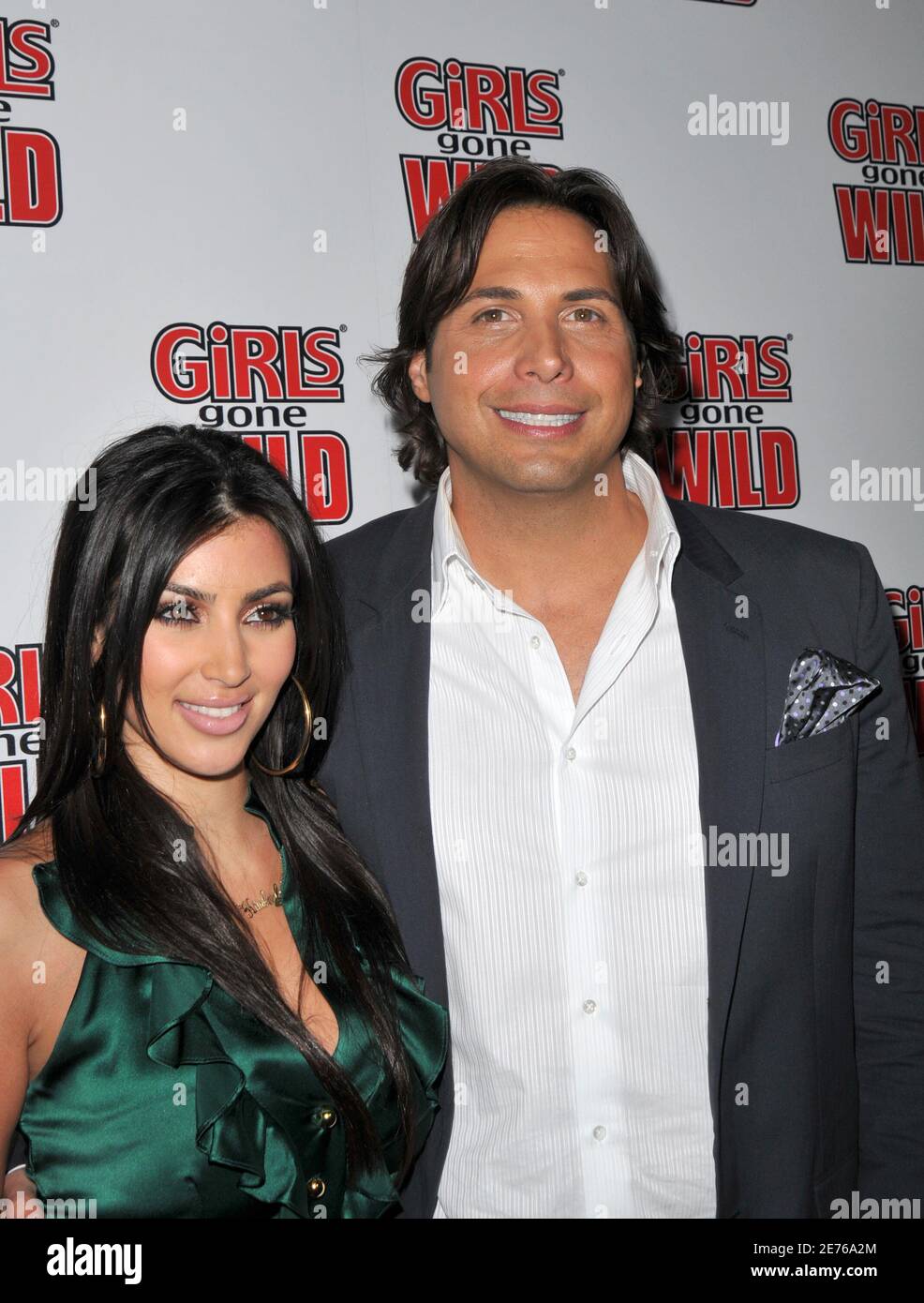 Joe Francis mit Kim Kardashian bei der Girls Gone Wild Magazine Launch Party im Area Nightclub am 22. April 2008 in West Hollywood, ca. Stockfoto