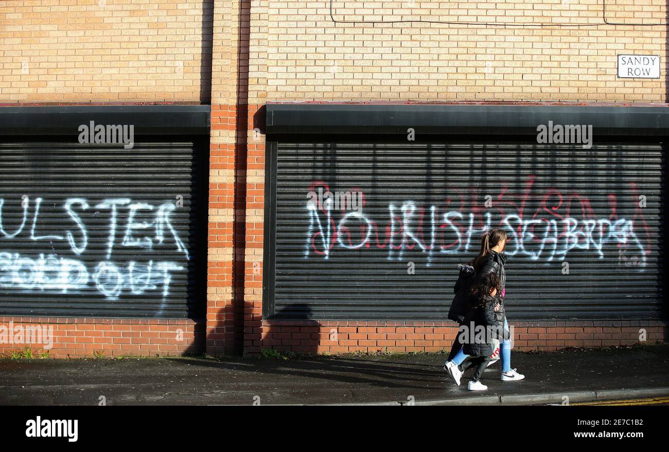 Graffiti an der Grenze zur Irischen See an der Donegal Road im Süden von Belfast, Nordirland Stockfoto