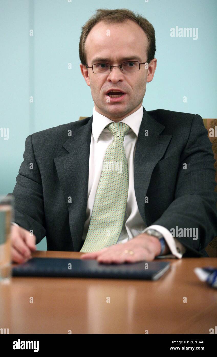 Simon Parry-Wingfield, Co-Leiter des leveraged-Finance bei Morgan Stanley,  spricht in einem Reuters Investment-banking-Gipfel am Hauptsitz Reuters in  London 14. November 2006. REUTERS/Catherine Benson (Großbritannien  Stockfotografie - Alamy