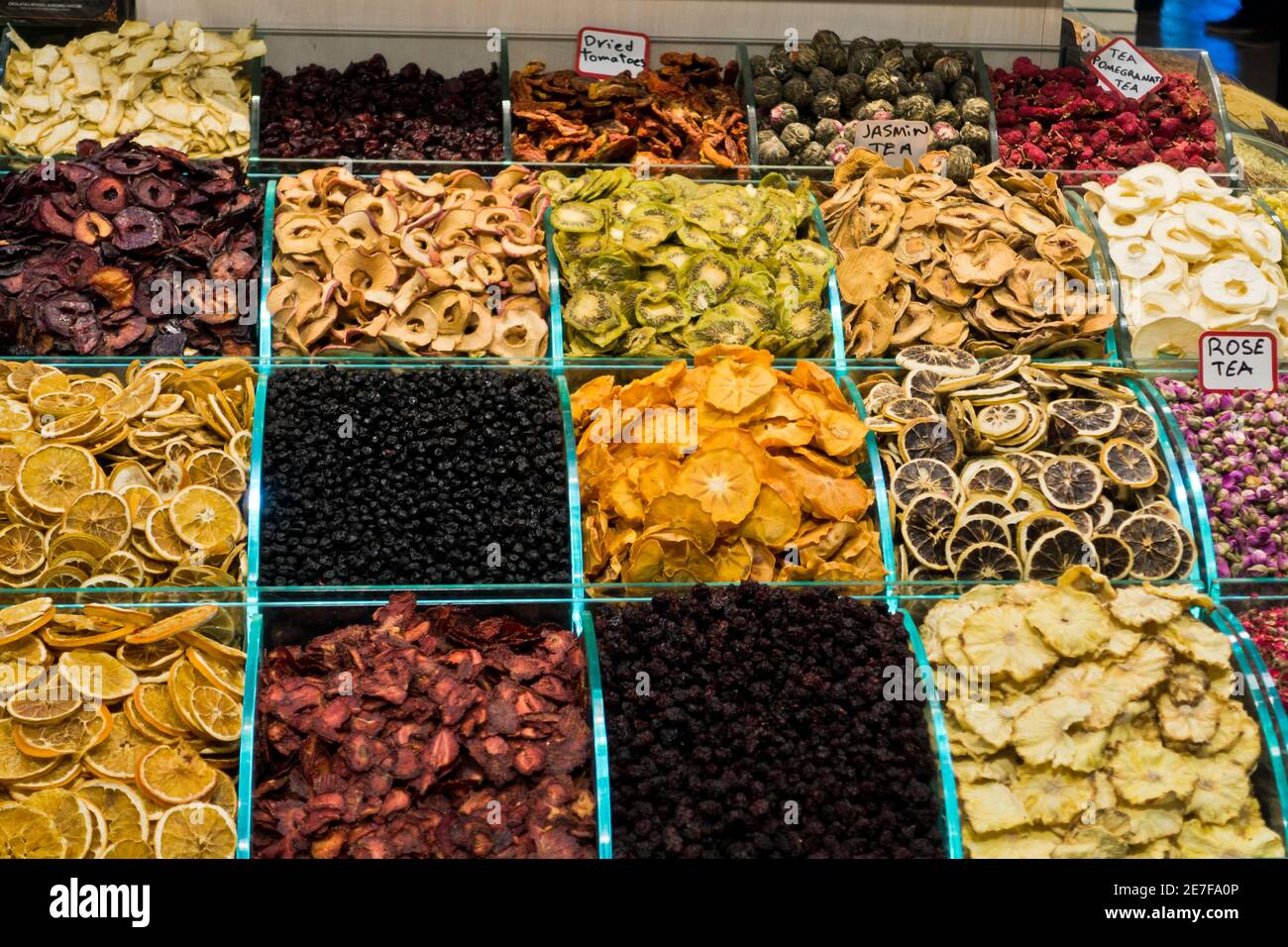 Verschiedene Trockenfrüchte am Istanbul Bazaar im historischen Teil der Innenstadt von Istanbul, Türkei Stockfoto
