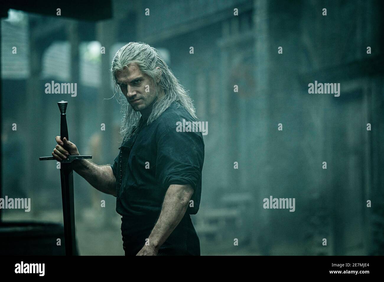 The Witcher (TV-Serie), mit Henry Cavill als von Geralt von Rivia Stockfoto