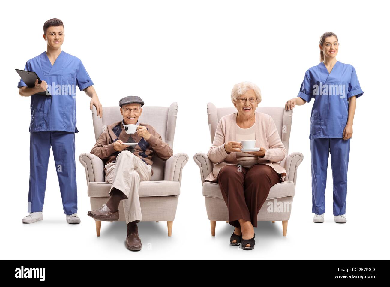 Männliche und weibliche Krankenschwester mit glücklichen älteren Patienten isoliert auf Weißer Hintergrund Stockfoto
