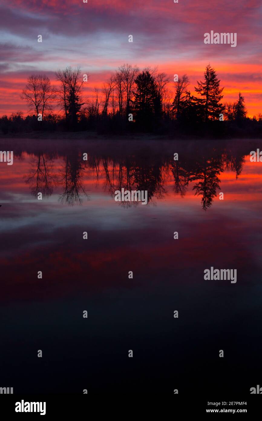 Aumsville Pond Sunrise, Aumsville Ponds County Park, Marion County, Oregon Stockfoto