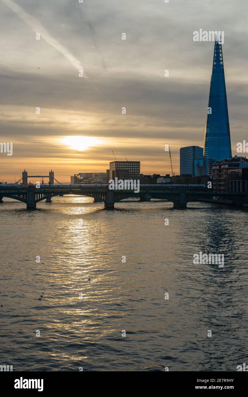 Der Shard (oder Shard of Glass) ist das höchste Gebäude Großbritanniens und das zweithöchste Bauwerk mit 309 m, Southwark, London, England, Großbritannien Stockfoto