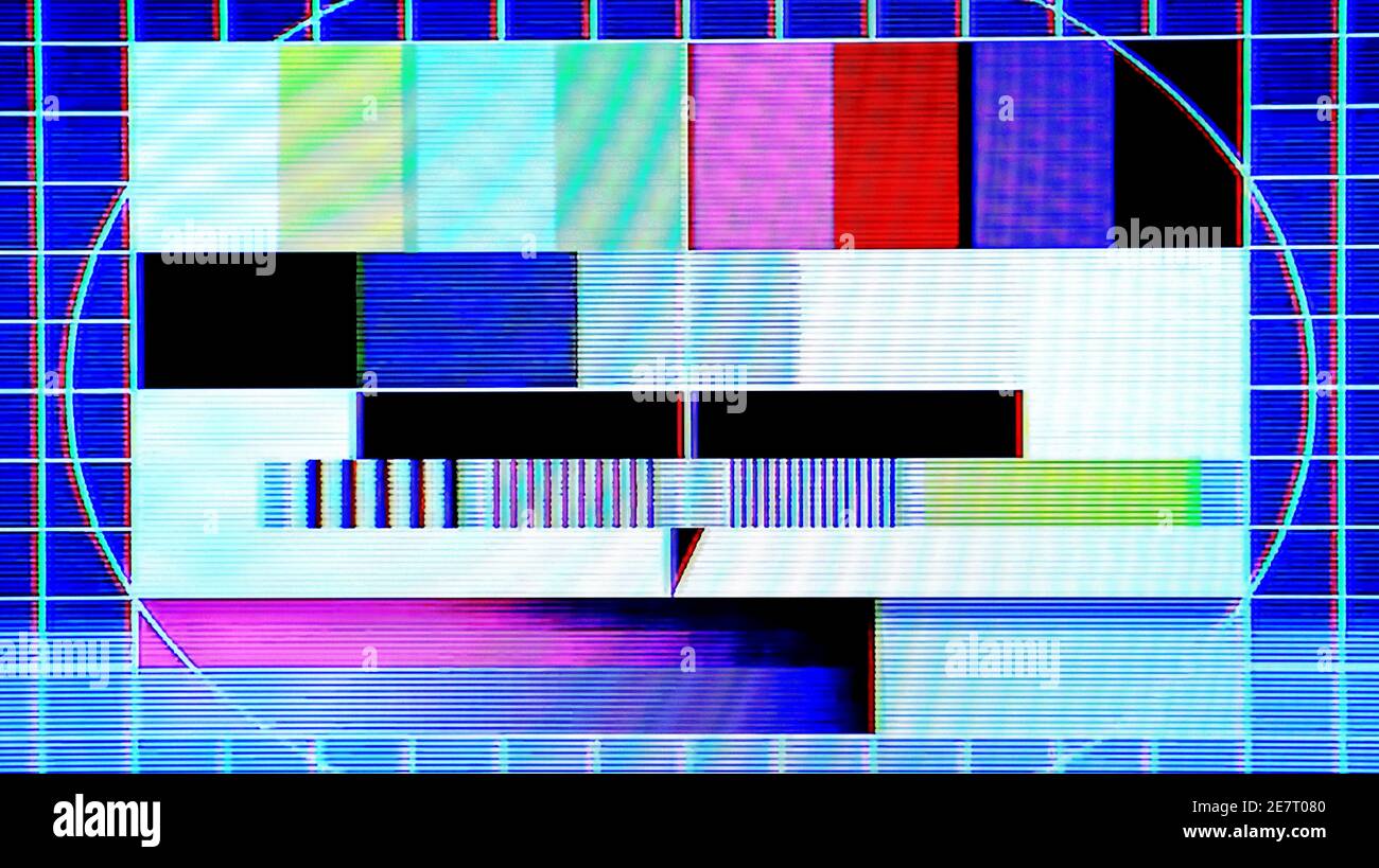 TV-Testmuster erzeugt von einem Monoskop mit Noise Glitch Effekt – Originalfoto von einem alten Fernseher Stockfoto