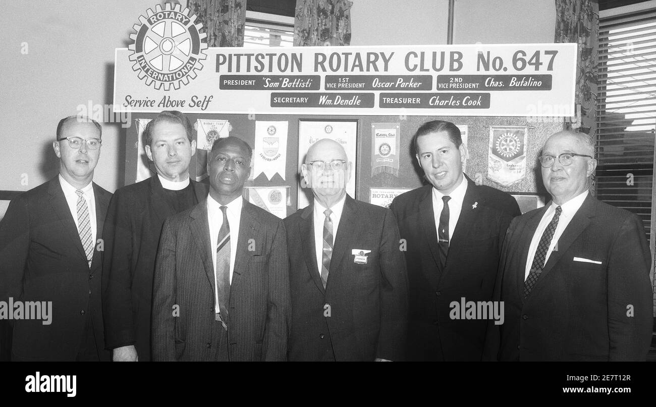 Rotary Club Mitglieder, Pittston Pennsylvania USA Club #647 Okt 1963. Rotary  International ist eine internationale Dienstleistungsorganisation, deren  erklärtes Ziel es ist, Führungskräfte aus Wirtschaft und Beruf  zusammenzubringen, um humanitäre Hilfe ...