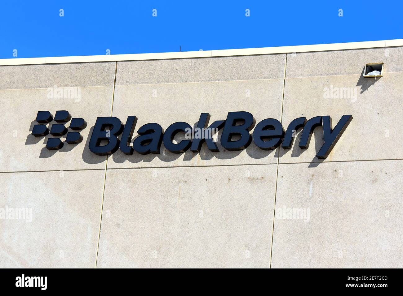 Kanata, Kanada – 17. Februar 2019: BlackBerry QNX baut auf Farrar Rd. QNX ist ein kanadisches Unternehmen, das 2010 von BlackBerry übernommen wurde. Stockfoto