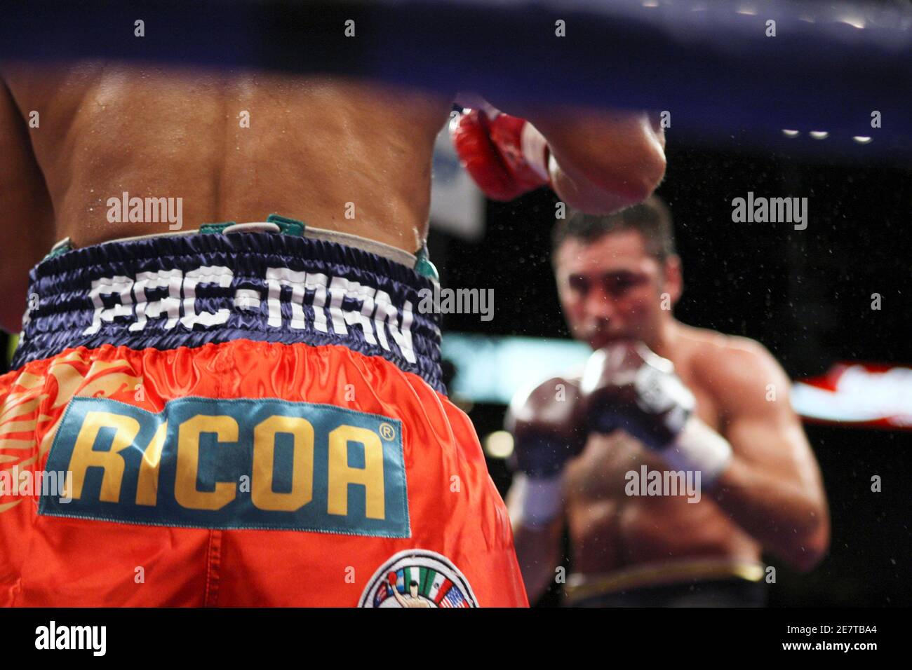 Die Rückseite des philippinischen Boxer Manny Pacquiao Shorts, bedruckt mit  seinem Spitznamen "Pac-Man", ist während seiner im Weltergewicht Boxkampf  gegen Oscar De La Hoya von den USA in der MGM Grand Garden