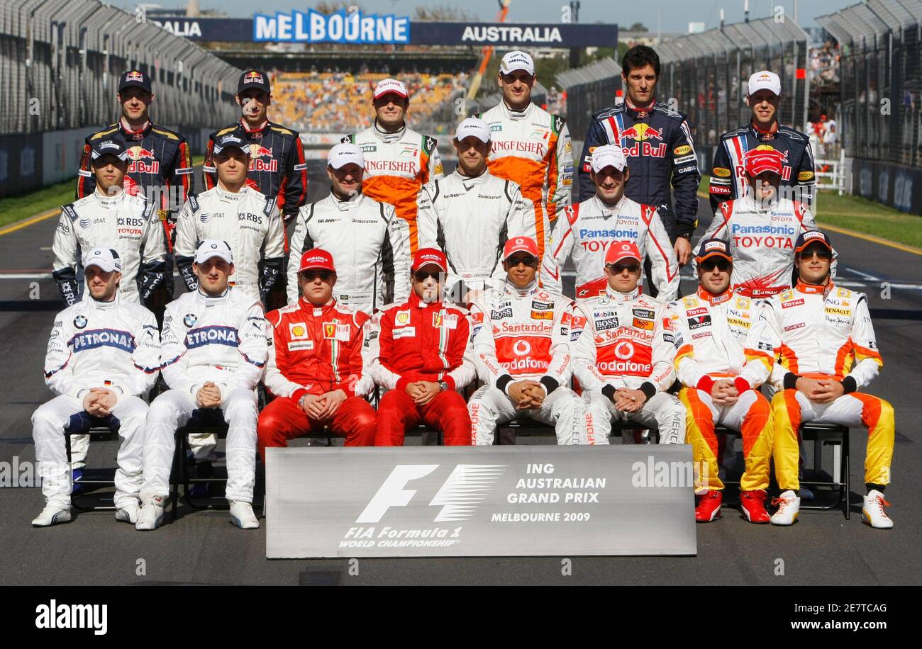 Formel 1 Fahrer posieren für ein Gruppenfoto im Albert Park Rennstrecke vor  dem australischen Formel 1 Grand Prix in Melbourne 29. März 2009. Fahrer,  die abgebildet sind (hintere Reihe L ToR) Toro-Rosso-Fahrer