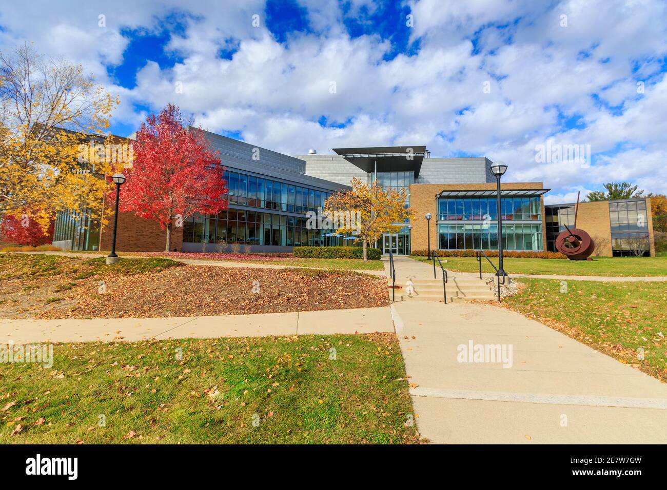 ANN ARBOR, MI, USA - 8. NOVEMBER: Lurie Biomedical Engineering Building am 8. November 2020 an der University of Michigan in Ann Arbor, Michigan. Stockfoto