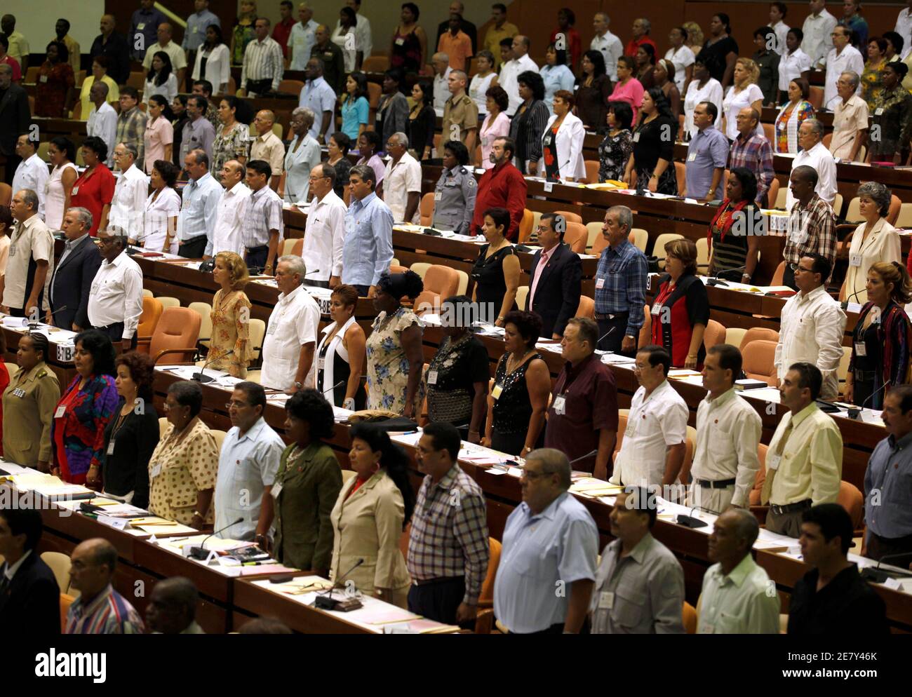 Mitglieder der kubanischen Nationalversammlung nehmen an einem Treffen in Havanna am 1. August 2009 Teil. REUTERS/Desmond Boylan (KUBA-POLITIK) Stockfoto