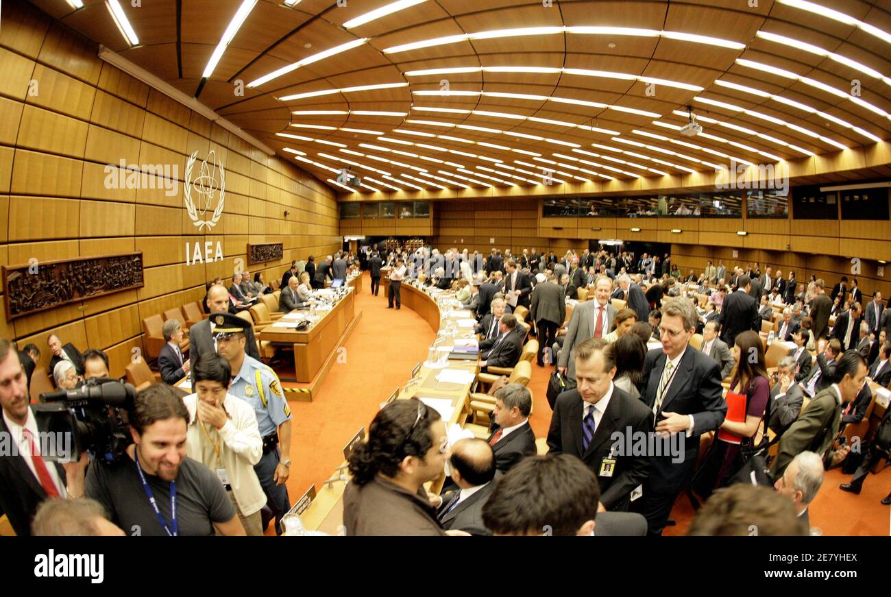 Ein Überblick über eine Sitzung des Gouverneursrats der Internationalen Atomenergiebehörde IAEA am 7. September 2009 in Wien. Ein hochrangiger iranischer Beamter hat die Vereinigten Staaten beschuldigt, der UN-Atomaufwachung "gefälschte" Geheimdienste zu verfüttern, die sagt, der Iran habe Möglichkeiten zur Herstellung von Atombomben untersucht. REUTERS/Herwig Prammer (ÖSTERREICH POLITIK ENERGIE) Stockfoto