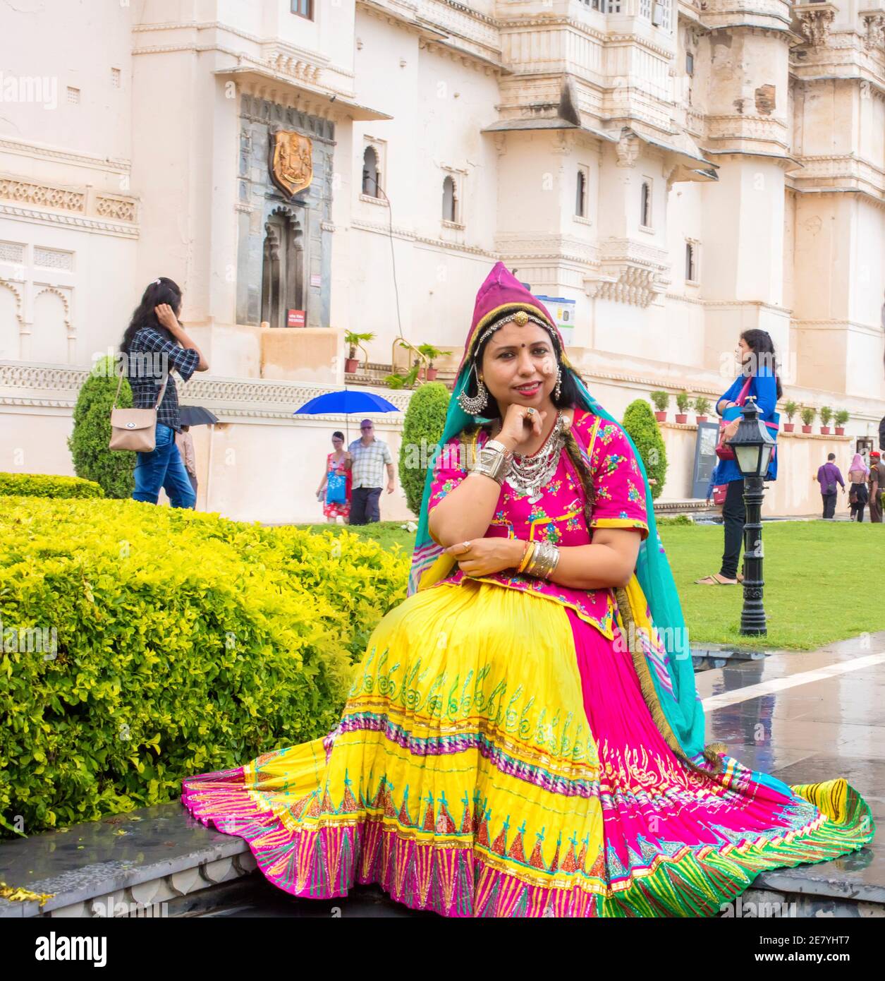 Hochzeit Braut in Jaipur, Rajasthan, Indien posiert für Fotografien Stockfoto