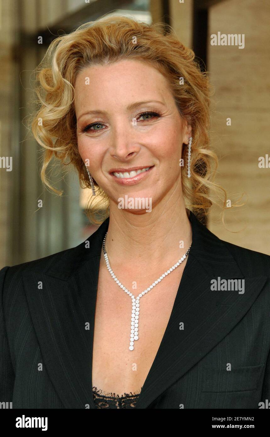 Die Schauspielerin Lisa Kudrow nimmt an der 34. Jährlichen Gala-Hommage der Film Society of Lincoln Center an Diane Keaton Teil, die am Montag, 9. April 2007, in der Avery Fisher Hall des Lincoln Center in New York City, NY, USA, stattfindet. Foto von Gregorio Binuya/ABACAPRESS.COM Stockfoto