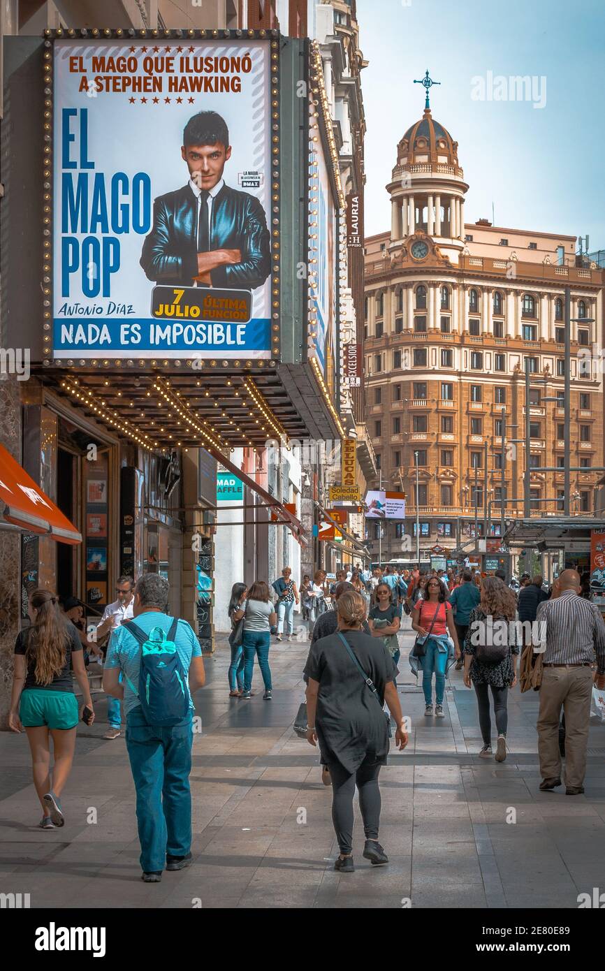 Madrid, die Hauptstadt Spanien, zeichnet sich durch elegante Boulevards und große, gepflegte Parkanlagen wie den Retiro-Park aus. Stockfoto