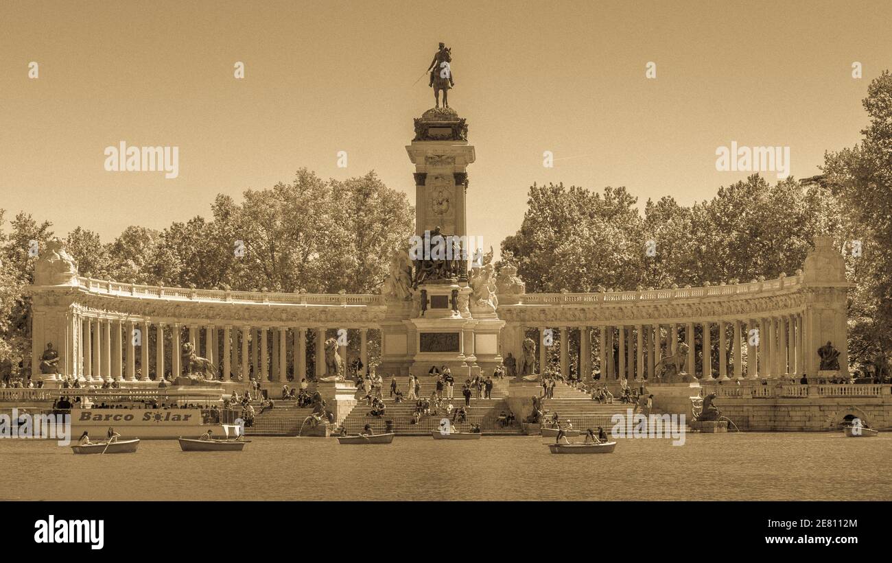 Madrid, die Hauptstadt Spanien, zeichnet sich durch elegante Boulevards und große, gepflegte Parkanlagen wie den Retiro-Park aus. Stockfoto