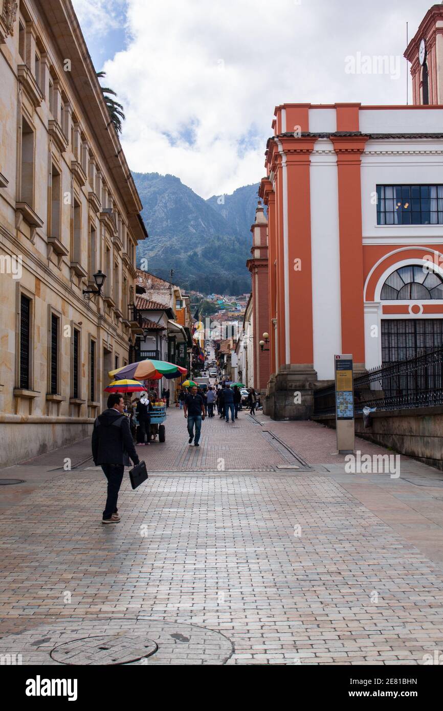 Bogota, Colombia 16.03.2018 Blick auf die Calle 10 von der Plaza de Bolivar de Bogota fot. Marek Durajczyk Stockfoto