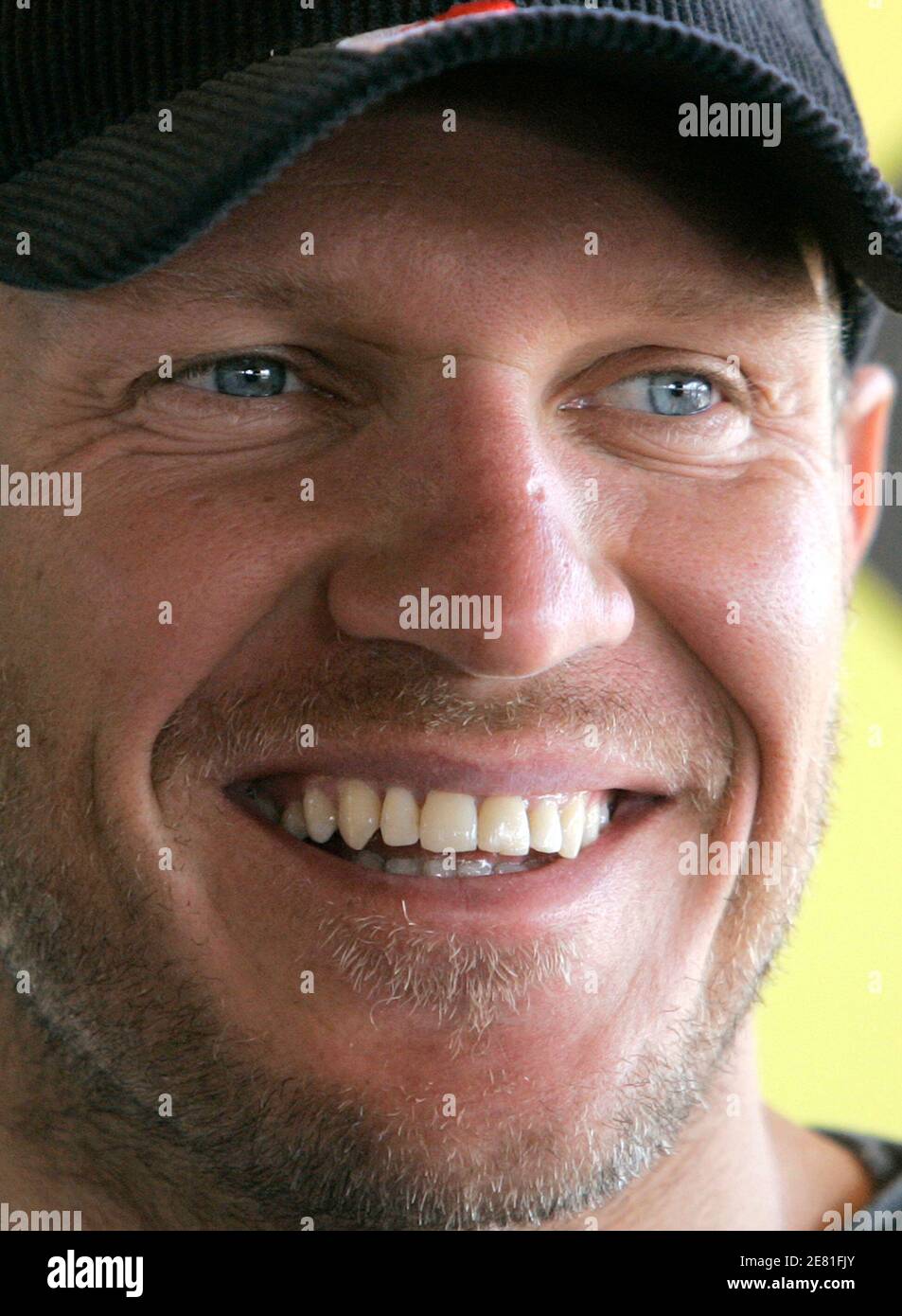 Österreichischer Skifahrer Hermann Maier lächelt während einer Pressekonferenz in Wien 19. September 2007.  REUTERS/Herwig Prammer (Österreich) Stockfoto