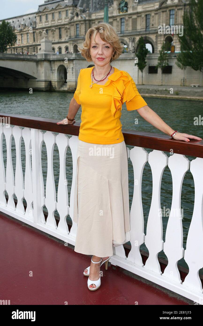 Die französische Schauspielerin Corinne Le Poulain besucht am 23. Mai 2007 die Tennesse Cruse in Paris, Frankreich. Diese Party wird jedes Jahr von 'Louis Carlesimo' karitativen Verein organisiert, um schwerkranke Kinder zu genießen. Foto von Corentin Fohlen/ABACAPRESS.COM Stockfoto