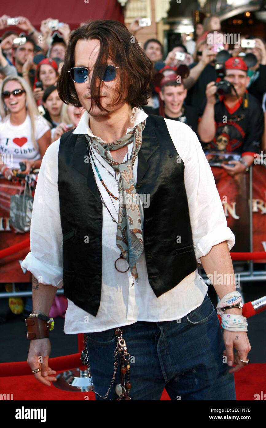 Darsteller Johnny Depp nimmt am 19. Mai 2007 an der Weltpremiere von Walt Disneys 'Pirates of the Caribbean: At World's End' in Disneyland Anaheim, CA, USA Teil. Der Erlös aus der Premiere kommt der Make-A-Wish Foundation of America und Make-A-Wish International zugute. Foto von Brian Lindensmith/ABACAPRESS.COM Stockfoto