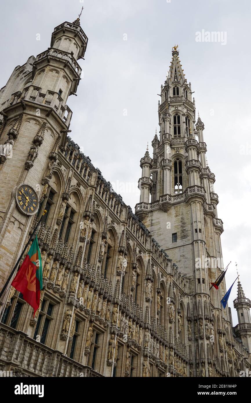 Mittelalterliches Rathaus am Grand Place, Grote Markt in Brüssel, Belgien Stockfoto