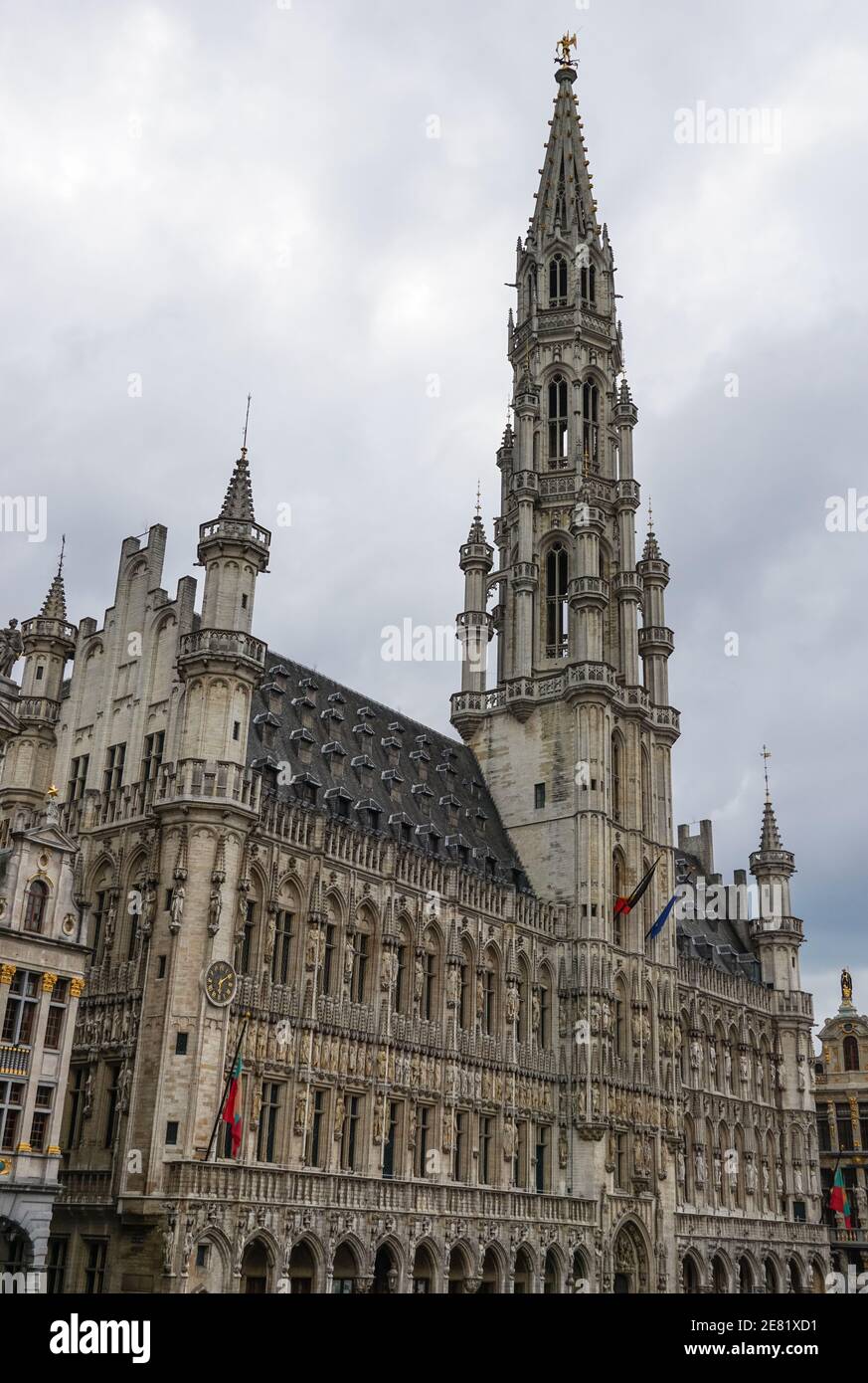 Mittelalterliches Rathaus am Grand Place, Grote Markt in Brüssel, Belgien Stockfoto