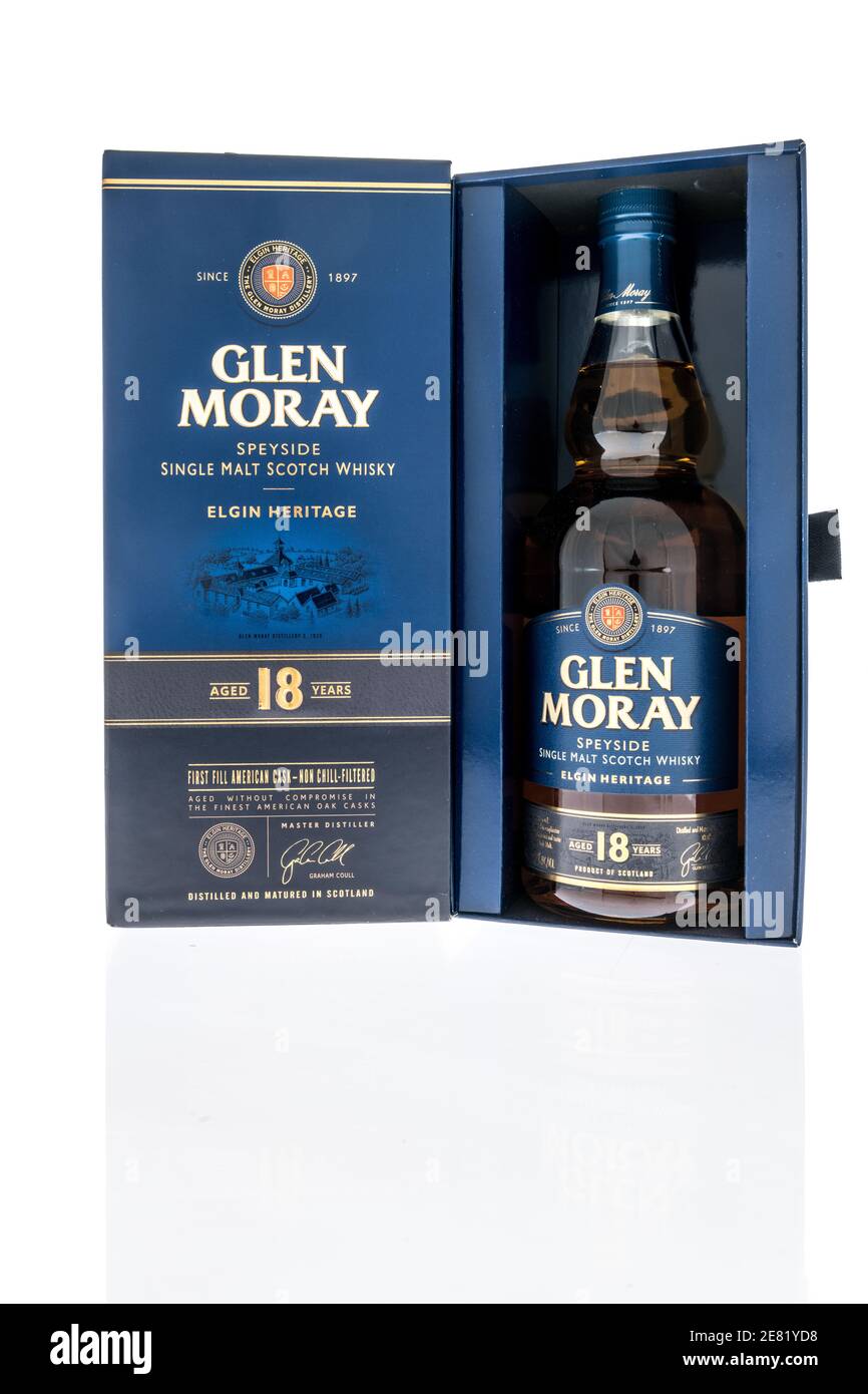 Winneconne, WI -22 Januar 2021: Eine Flasche Glen Moray speyside Single Malt Scotch Whisky auf einem isolierten Hintergrund. Stockfoto Winneconne, WI -22 Januar 2021: Eine Flasche Glen Moray speyside Single Malt Scotch Whisky auf einem isolierten Hintergrund. Stockfoto