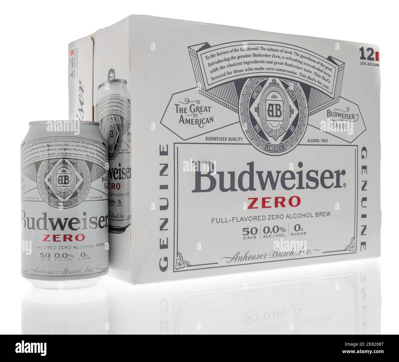 Winneconne, WI -22 Januar 2021: Ein 12 Packung Budweiser Null voll aromatisierten Null Alkohol Gebräu auf einem isolierten Hintergrund. Stockfoto