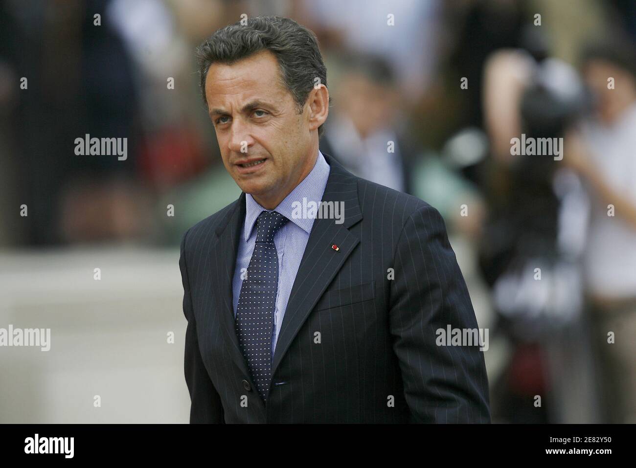 Der französische Präsident Nicolas Sarkozy leitet die Zeremonie anlässlich des 67. Jahrestages des "Appells vom 18. Juni" am 18. Juni 2007 auf dem Mont-Valerien in Suresnes bei Paris. Die gedenkfeiern fanden statt, wo die deutschen Behörden am 15. Dezember 1941 mehr als 70 Menschen in Mont-Valerien hingerichtet haben, als Reaktion auf einen französischen Angriff auf einen deutschen Offizier. Foto von Thierry Orban/ABACAPRESS.COM Stockfoto