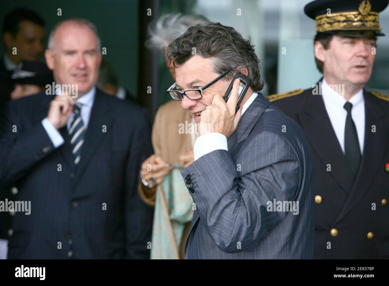 Der Minister für Ökologie, nachhaltige Entwicklung und Planung Jean-Louis Borloo, Wirtschaftsministerin Christine Lagarde und der Staatssekretär für Verkehr Dominique Bussereau weihen am 26. Juni 2007 das neue Terminal des Flughafens Roissy Charles de Gaulle in der Nähe von Paris ein. Sarkozy eröffnete ein neues Terminal, das 8.5 Millionen Passagiere pro Jahr aufnehmen wird und speziell für den bevorstehenden Airbus-Superjumbo konzipiert wurde. Foto von Mousse/ABACAPRESS.COM Stockfoto