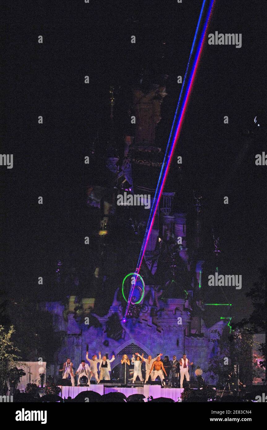 Die Pop-Diva Mariah Carey tritt am 29. Juni 2007 live im Disneyland Resort Paris in Marne-la-Vallee bei Paris auf. Foto von Christophe Guibbaud/ABACAPRESS.COM Stockfoto