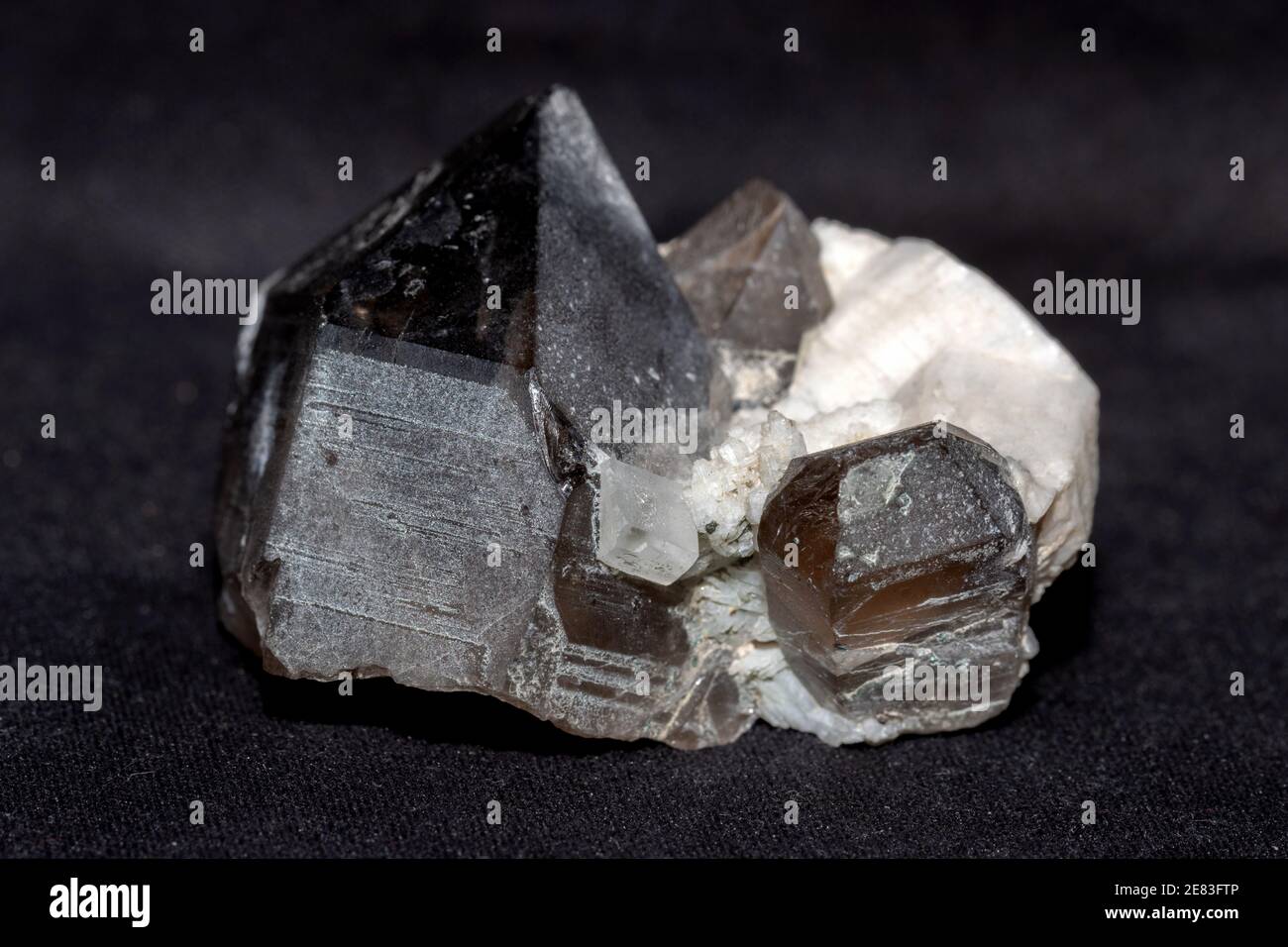 Rauchquarz, Feldspat und Phenakit aus Mount Antero, Chaffee County, Colorado Stockfoto