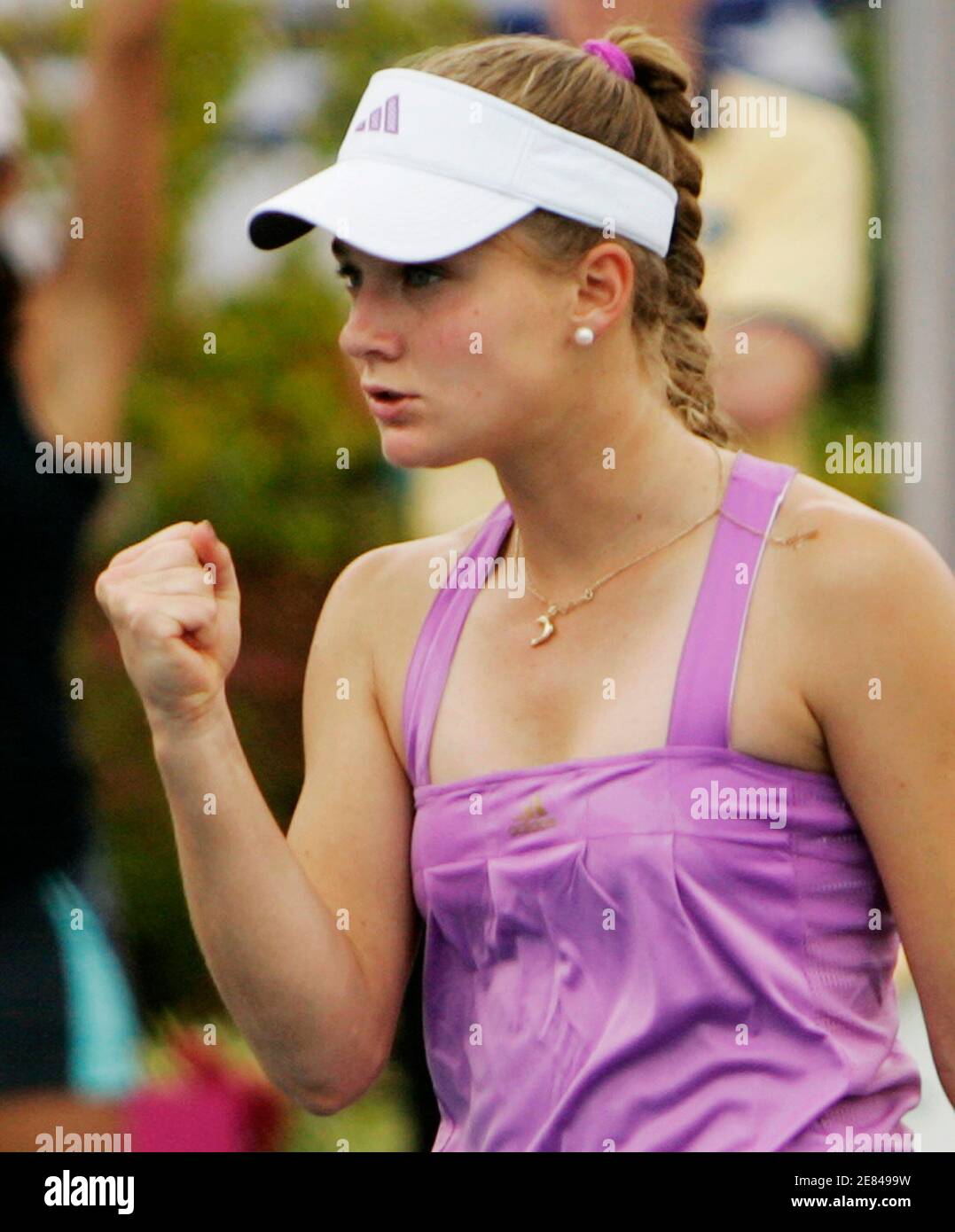 Anna Chakvetadze Russlands reagiert nach dem Sieg gegen Vania King von den USA in ihrer Fed-Cup-Tennis Halbfinale Unentschieden in Stowe, Vermont, 14. Juli 2007.   REUTERS/Brian Snyder (USA) Stockfoto