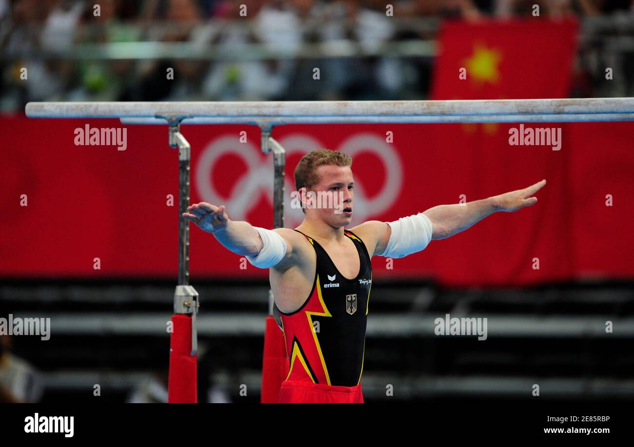 Fabian Hambüchen Deutschland konkurriert in der Gymnastik Herren Barren bei der Beijing 2008 Olympischen Spiele August 19, 2008.     REUTERS/Desmond Boylan (CHINA) Stockfoto