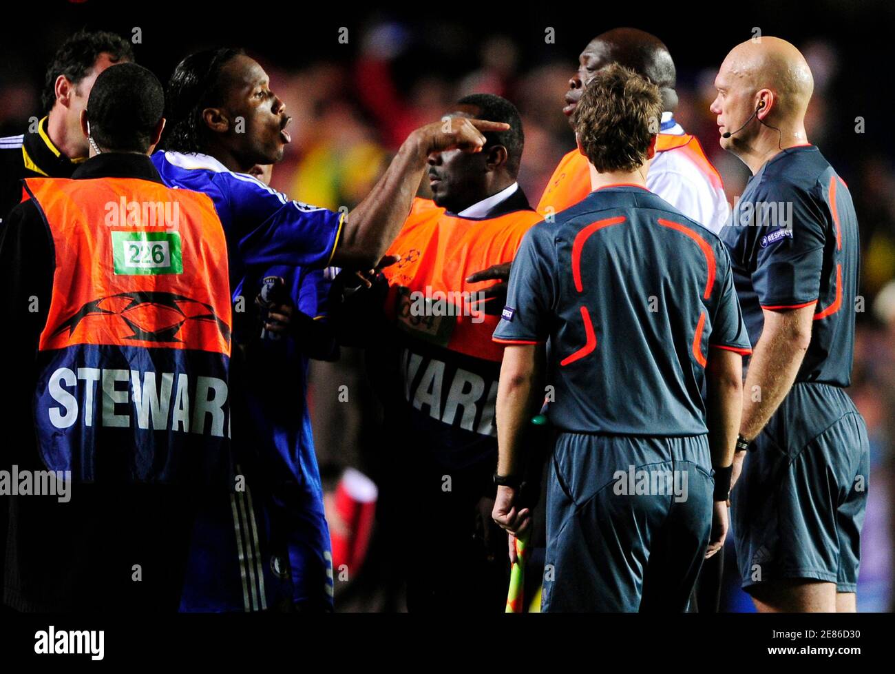 Match Referee Tom Henning Ovrebo Stockfotos Und Bilder Kaufen Alamy Match Referee Tom Henning Ovrebo Stockfotos Und Bilder Kaufen Alamy