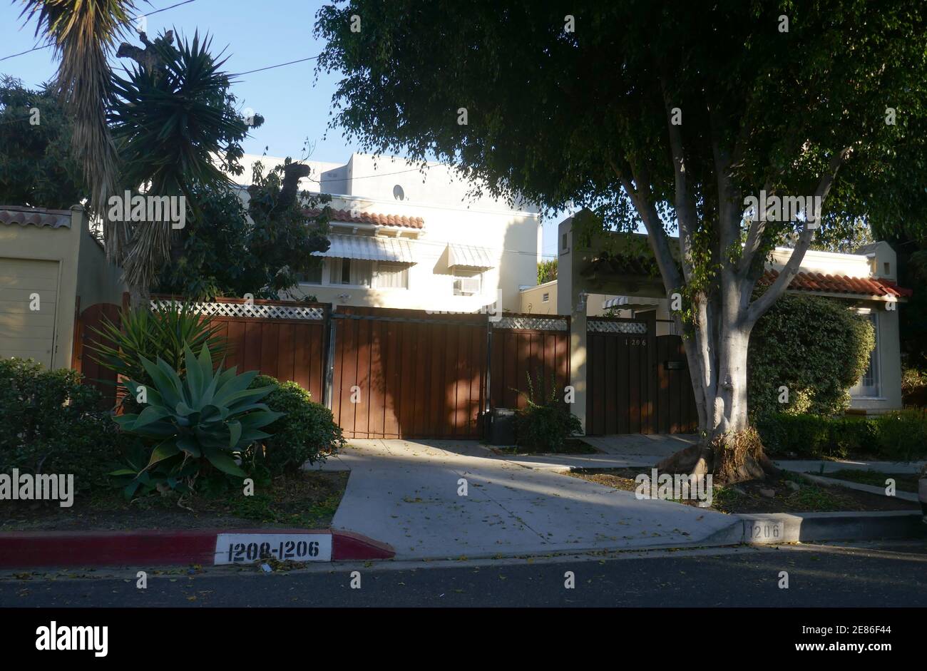 Los Angeles, Kalifornien, USA 30. Januar 2021 EIN allgemeiner Blick auf die Atmosphäre von G. William Oakleys ehemaligem Apartment/Haus in der N. Spaulding Avenue 1206 in Los Angeles, Kalifornien, USA. Foto von Barry King/Alamy Stockfoto Stockfoto