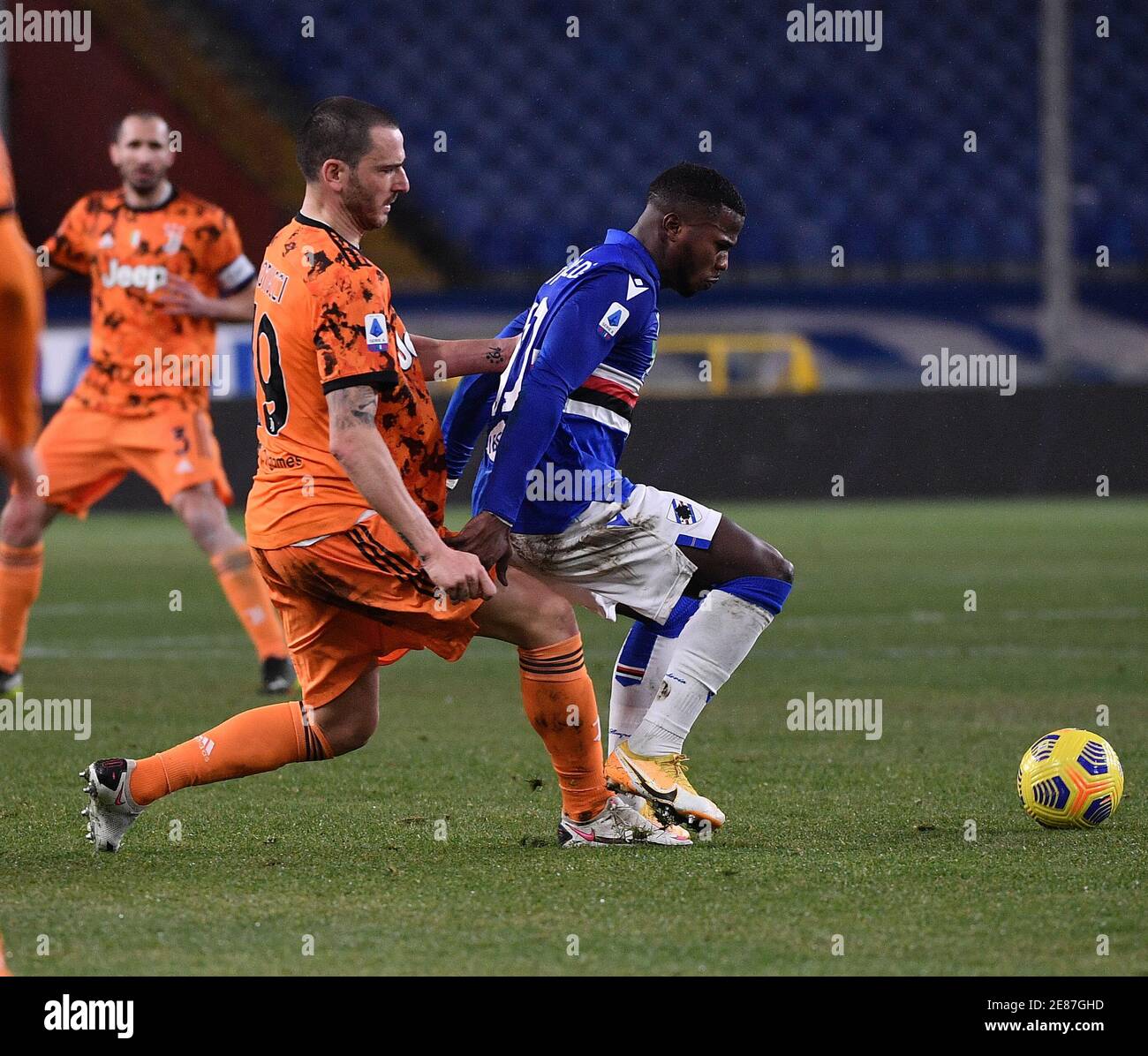 Genua, Italien. Januar 2021. Leonardo Bonucci (L) des FC Juventus steht mit Keita Balde von Sampdoria während eines Fußballmatches zwischen Sampdoria und FC Juventus in Genua, Italien, am 30. Januar 2021. Quelle: Federico Tardito/Xinhua/Alamy Live News Stockfoto