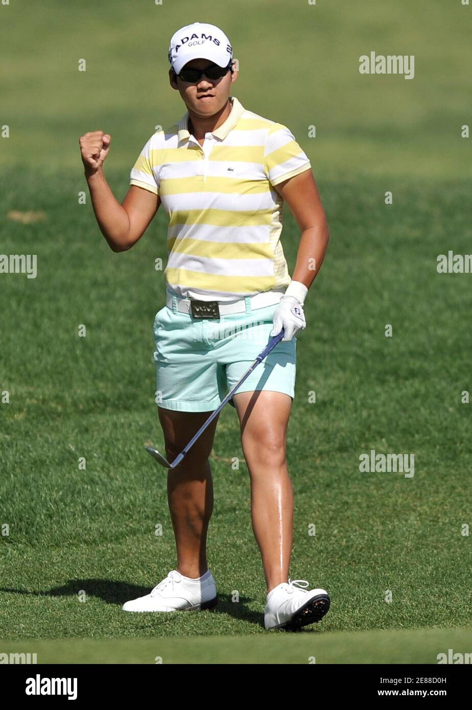 Yani Tseng von Taiwan reagiert nach dem Hacken in das zweite Loch grün für einen Adler im Finale Runde zu spielen von der LPGA Kraft Nabisco Championship Golfturnier in Rancho Mirage, Kalifornien, 4. April 2010.  REUTERS/Gus Ruelas (Vereinigte Staaten - Tags: SPORT-GOLF) Stockfoto