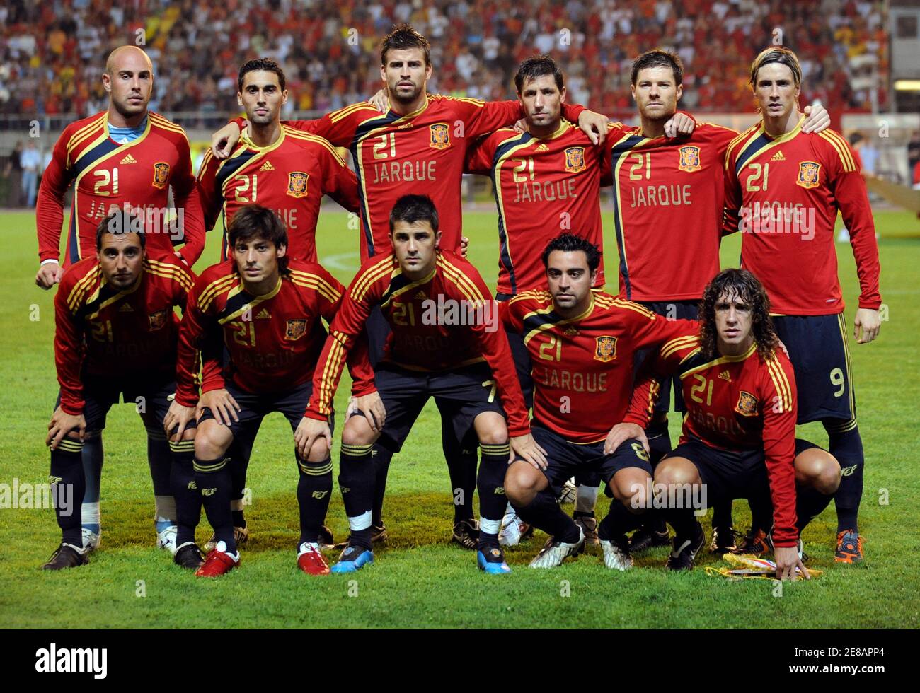 Spanische Fußball-Teamspieler zollen Tribut Espanyol Dani Jarque durch das  Tragen von t-Shirts mit seinem Namen auf sie vor dem Start ein  Freundschaftsspiel gegen Mazedonien in Skopje 12. August 2009. Jarque, 26,  brach