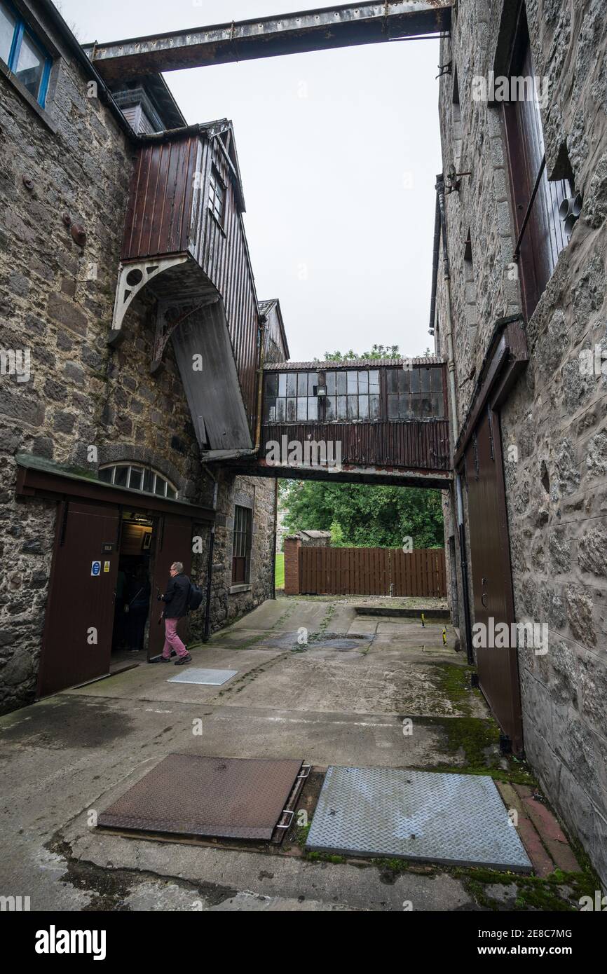 Lagerhäuser und Bürogebäude in der Glen Garioch Destillerie in der Nähe von Inverurie, Aberdeenshire, Schottland Stockfoto