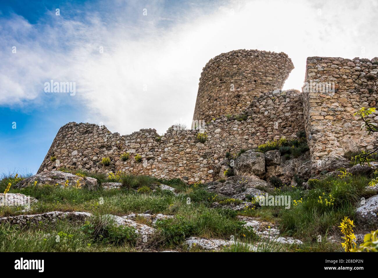 Turm und Mauer der alten Genueser Festung Cembalo herum gebaut 1343 neben der modernen Stadt Balaklava auf der Krim Halbinsel Stockfoto