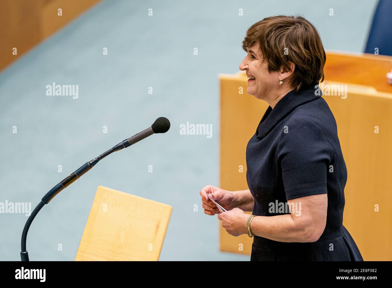 DEN HAAG, NIEDERLANDE - JANUAR 19: Lilianne Ploumen von PvdA gesehen während der Plenardebatte im Tweede Kamer parlament über den Rücktritt von t Stockfoto