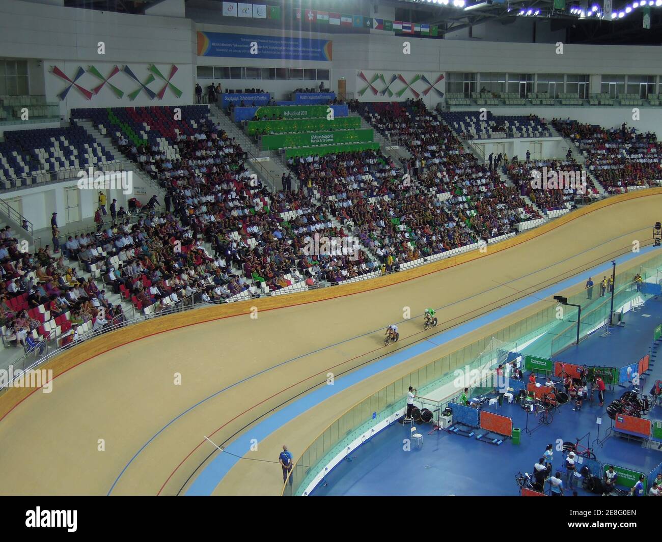 Blick in das Aschgabat Sports Complex Velodrome, Turkmenistan während der Aschgabat Asian Indoor and Martial Arts Games 2017. Stockfoto