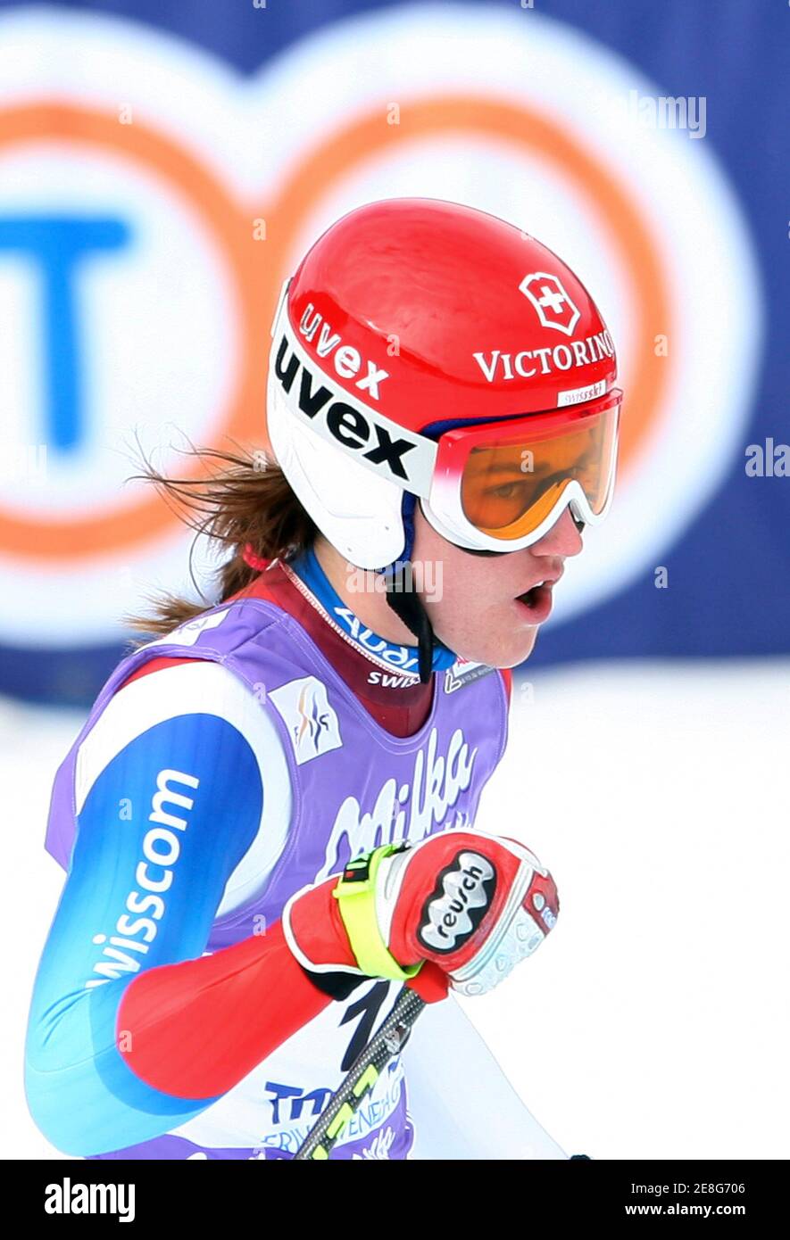 Fabienne Suter Schweiz feiert ihren zweiten Platz im Zielbereich bei der alpinen Ski-WM Frauen Super-G im nördlichen italienischen Skigebiet Tarvisio 22. Februar 2009.  REUTERS/Alessandro Bianchi (Italien) Stockfoto