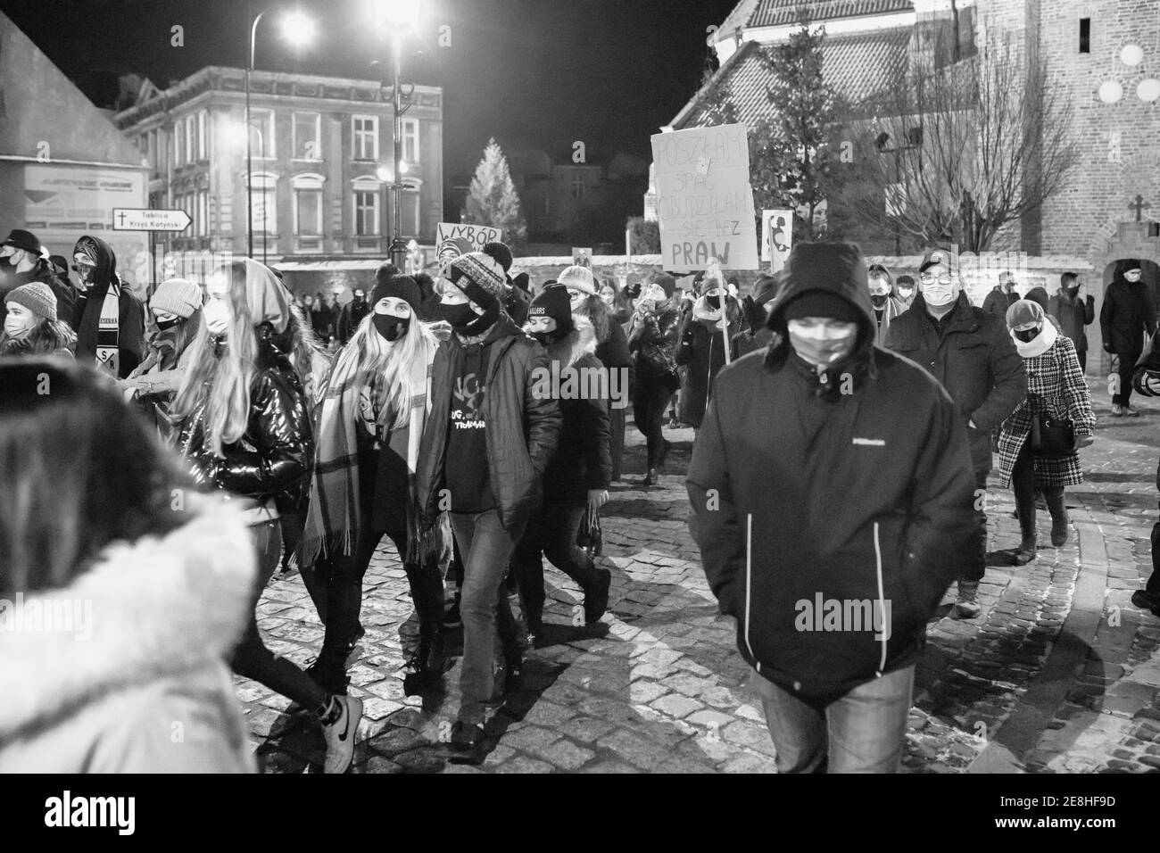 Gniezno / Polen - 28.10.2021: Demonstration gegen totales Abtreibungsverbot, Frauen protestieren gegen Einschränkungen der Frauenrechte Stockfoto