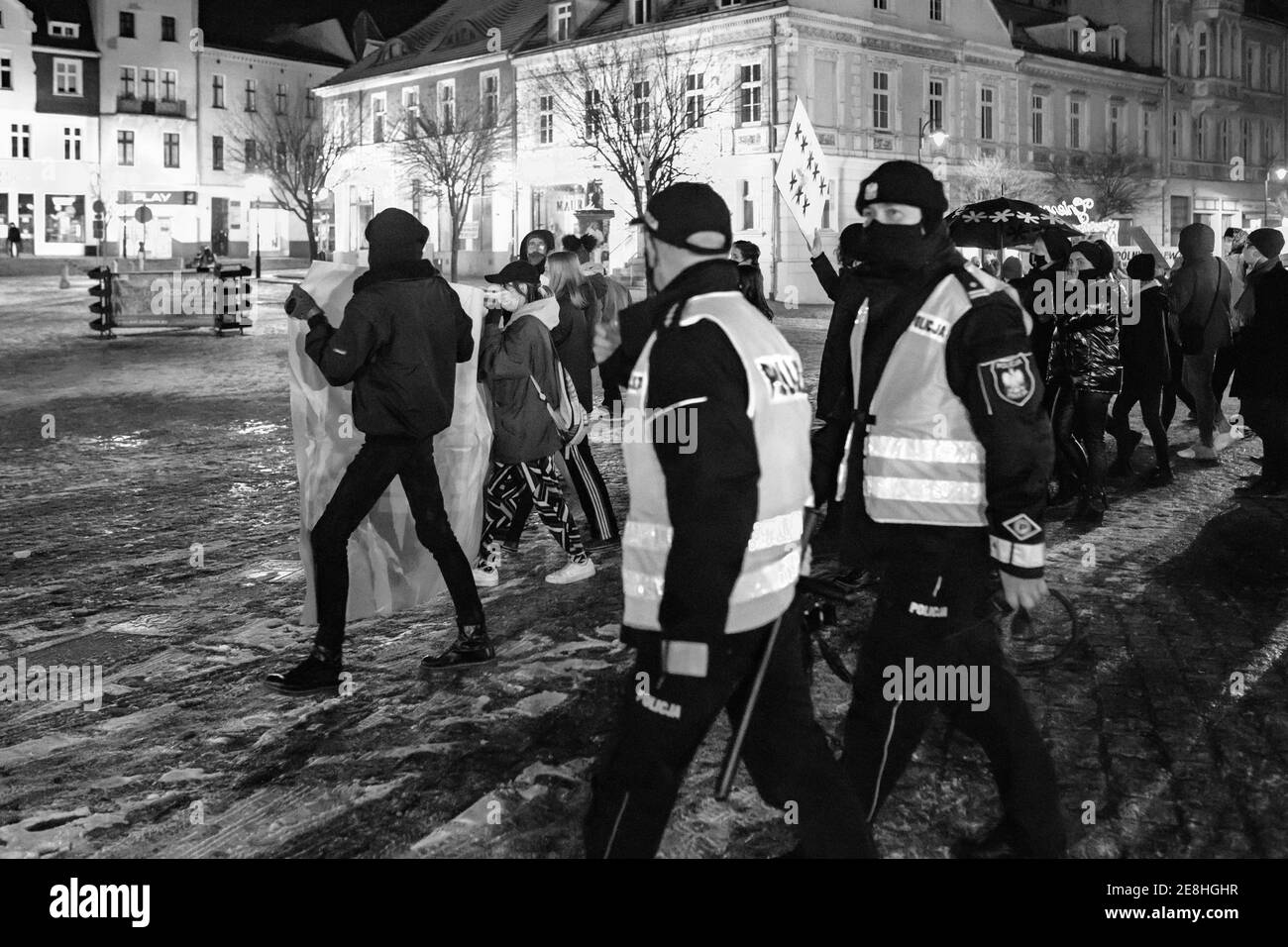 Gniezno / Polen - 28.10.2021: Demonstration gegen totales Abtreibungsverbot, Frauen protestieren gegen Einschränkungen der Frauenrechte Stockfoto