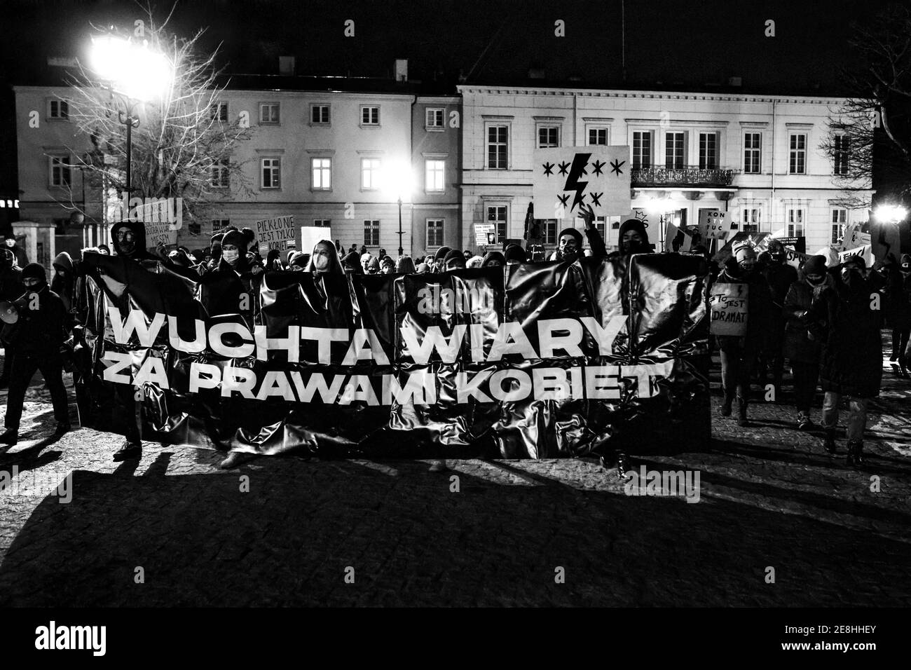 Gniezno / Polen - 28.10.2021: Demonstration gegen totales Abtreibungsverbot, Frauen protestieren gegen Einschränkungen der Frauenrechte Stockfoto